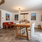- Rustic Chic Retreat Σπίτι διακοπών