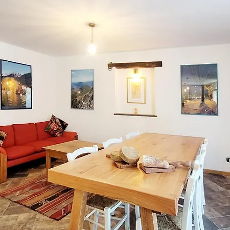 - Rustic Chic Retreat Сasa de vacaciones Ballabio