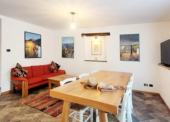 - Rustic Chic Retreat بيت للعطل Ballabio